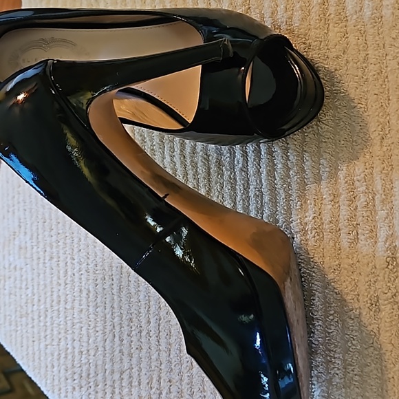 ELIE TAHARI HEELS - Picture 2 of 5